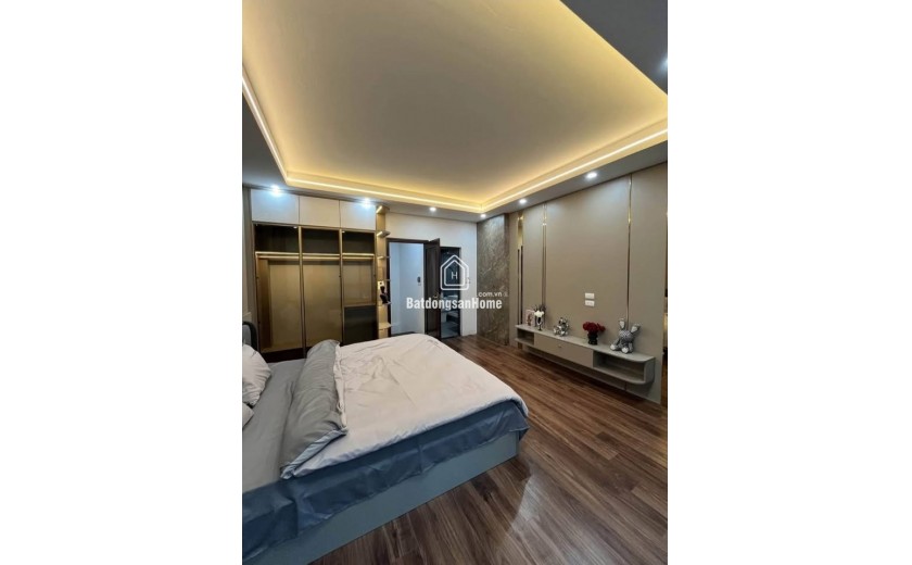 SIÊU PHẨM THẠCH BÀN – LONG BIÊN  
 46m² – 6 TẦNG – THANG MÁY – Ô TÔ ĐỖ CỬA  CHỈ HƠN 7 TỶ – NHÀ MỚI ĐẸP NGÂY NGẤT