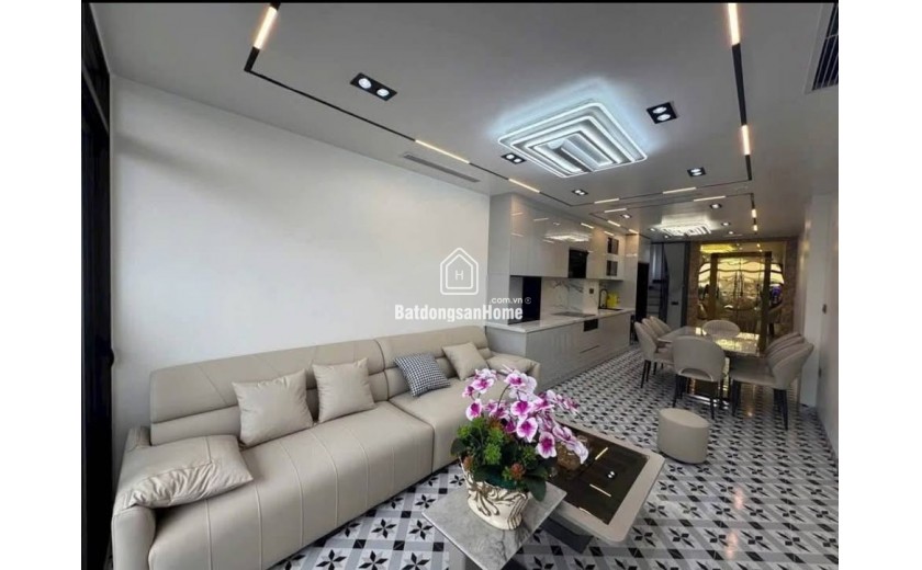 BÁN NHÀ- 45M,7 TẦNG TRUNG TÂM NGỌC LÂM NGUYỄN VĂN CỪ, ĐI BỘ RA CHỢ -20M RA PHỐ, THANG MÁY - GIÁ 8 TỶ