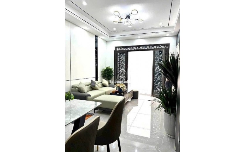 BÁN NHÀ- 45M,7 TẦNG TRUNG TÂM NGỌC LÂM NGUYỄN VĂN CỪ, ĐI BỘ RA CHỢ -20M RA PHỐ, THANG MÁY - GIÁ 8 TỶ