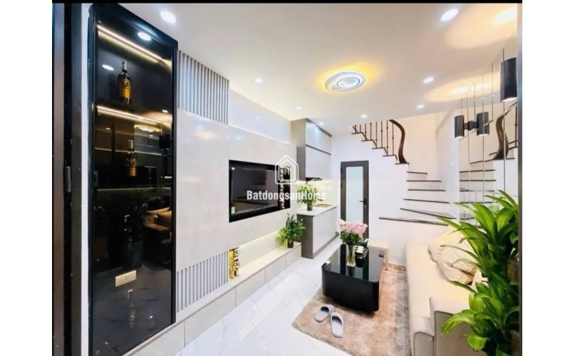 6.X tỷ - 43m, 5 tầng, BÁN NHÀ NGỌC THỤY - BỒ ĐỀ, LONG BIÊN 
Gần ô tô, gần bãi đỗ xe 24/24 tiện lợi
