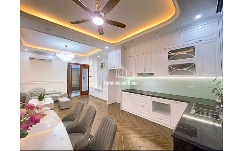 HIẾM BÁN NHÀ - 55M, 7 TẦNG TRUNG TÂM NGUYỄN VĂN CỪ, ĐI BỘ RA CHỢ -20M RA PHỐ, THANG MÁY - GIÁ 10 TỶ