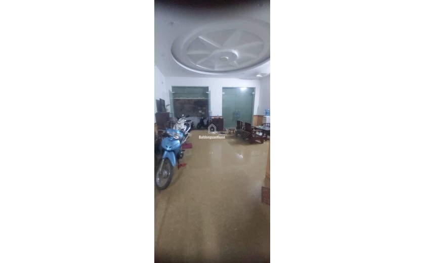 Bán nhà  Nguyễn Đình Thi ngõ thông  gần hồ Tây an sinh đỉnh  68m 18.0 tỷ