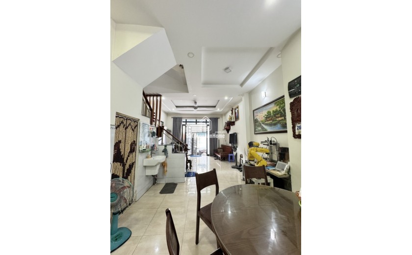Bán nhà trong ngõ 52, Hiệp Bình Chánh, Thủ Đức. 60m2, 3 tầng, 3PN, SH. Giá    6.85  tỷ. LH: 0933125879