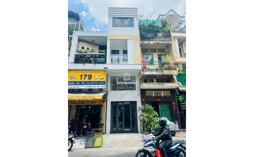 *Bán MTKD Ngay Chợ Nhật Tảo 5 Tầng Mới Keeng cn 39m 4PN Full nội thất -Chỉ 10 Tỷ Nhỉnh