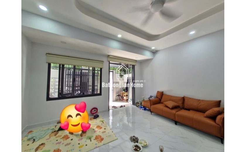 Bán nhà 3 tầng, 3PN , Phú Châu, Tam Bình, Thủ Đức. DT 54m2, SH, 7.2 tỷ. LH: 0933125879