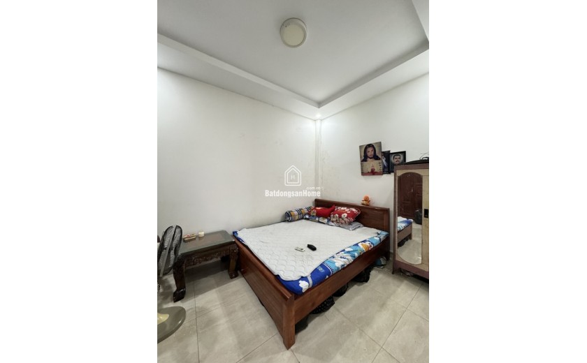 Bán nhà trong ngõ 52, Hiệp Bình Chánh, Thủ Đức. 60m2, 3 tầng, 3PN, SH. Giá    6.85  tỷ. LH: 0933125879