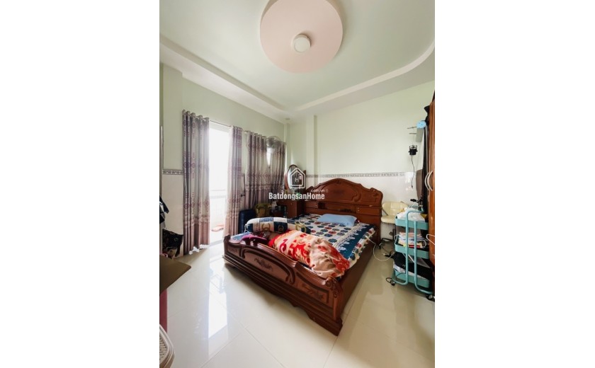 Bán nhà MTKD 95m2 Ngang 8m -  Đường Võ Công Tồn, Quận Tân Phú