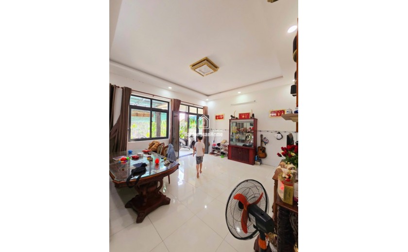 Bán nhà mặt phố Q.9, Long Phước, đường Số 10. DT 232m2, 3.35  tỷ, sổ đỏ, LH: 0933125879