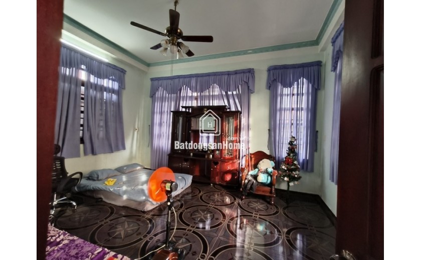 Bán nhà mặt phố Dương Đình Hội, Q.9, DT 130m2, 3 tầng, 5PN, SH, giá 15.9 tỷ.