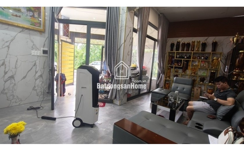 Bán nhà 3 tầng  đường Số 8, Long Phước, Q.9. DT 82m2, 3PN, SH, giá 4.6 tỷ. LH: 0933125879