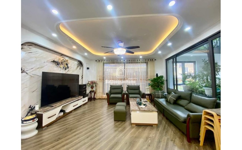 Nhà Đẹp Mới Toanh Phố Trạm, Lô Góc, Ngõ Thông Ôtô, Full Nội Thất, 35m2, 5 Tầng, Gía 6,5 Tỷ.