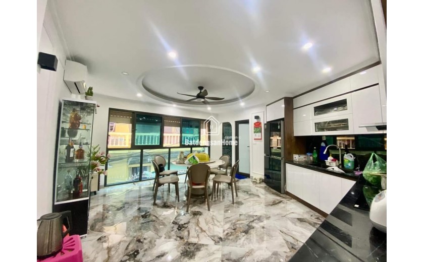 Nhà Đẹp Mới Toanh Phố Trạm, Lô Góc, Ngõ Thông Ôtô, Full Nội Thất, 35m2, 5 Tầng, Gía 6,5 Tỷ.