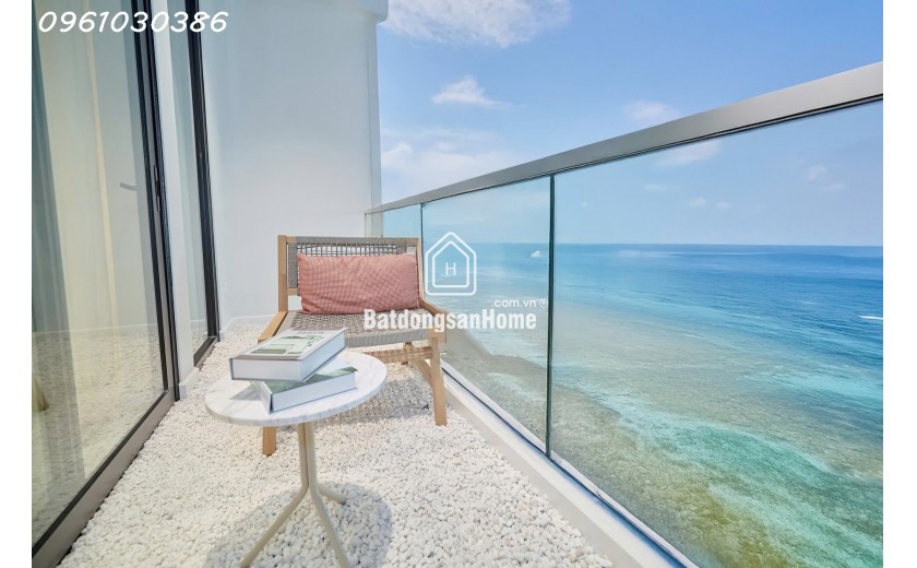 Bán gấp căn hộ 2PN view Vịnh Hạ Long, ngay sát mặt biển, bước qua đường là bãi tắm Bãi Cháy, 3,8 tỷ