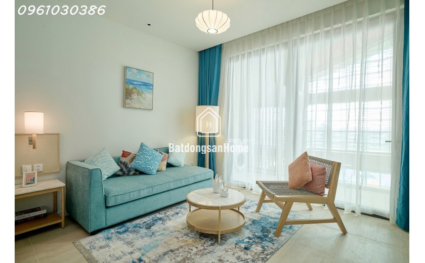Bán gấp căn hộ 2PN view Vịnh Hạ Long, ngay sát mặt biển, bước qua đường là bãi tắm Bãi Cháy, 3,8 tỷ