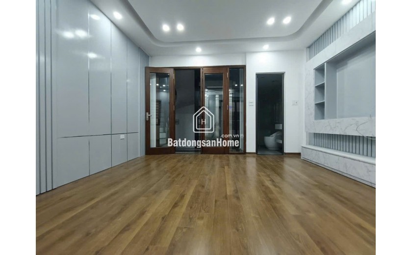 Hàng hiếm nhà Việt Hưng!mặt ngõ KD,120M,MT 5.5M,gara ô tô thang máy,giá đầu tư 16 tỷ