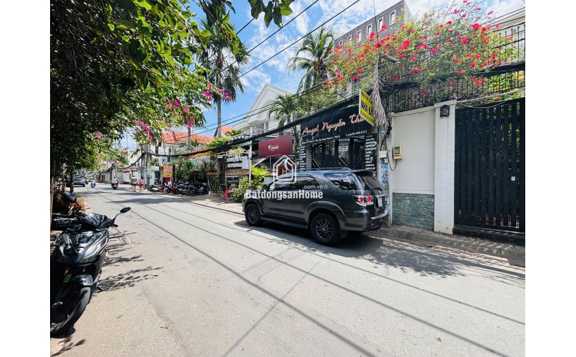 Bán nhà mặt phố Thảo Điền, Q.2. DT 68m2, 2 tầng, SH. Giá 15.5 tỷ. LH: 0902658927 (Hướng Đông)