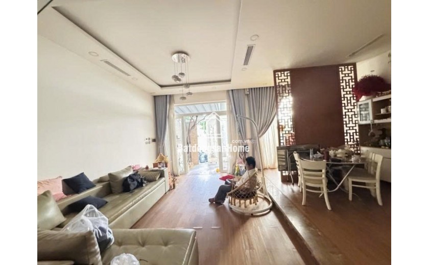 Bán nhà Thủ Đức, Linh Xuân, hẻm đường Số 8, 82m2, 4 tầng, 4PN, SH, 4.85  tỷ - LH: 0933125879