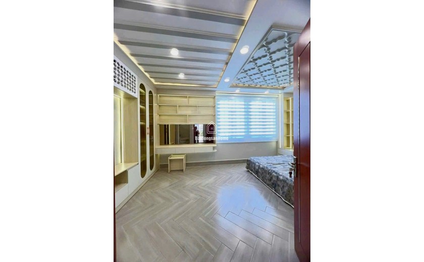 Bán Nhà Villa Ngang Lớn 5.5m - 83m² - Huỳnh Tấn Phát, P. Tân Phú, Q7 - 8.8 Tỷ
v