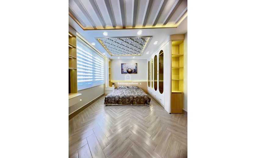 Bán Nhà Villa Ngang Lớn 5.5m - 83m² - Huỳnh Tấn Phát, P. Tân Phú, Q7 - 8.8 Tỷ
v