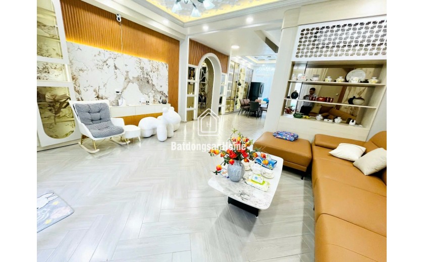 Bán Nhà Villa Ngang Lớn 5.5m - 83m² - Huỳnh Tấn Phát, P. Tân Phú, Q7 - 8.8 Tỷ
v