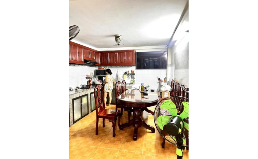 Bán nhà hẻm 198, Phước Long A, Q.9. 46m2, 5 tầng, 3PN, SH. Giá 4.5 tỷ. LH: 0933125879
