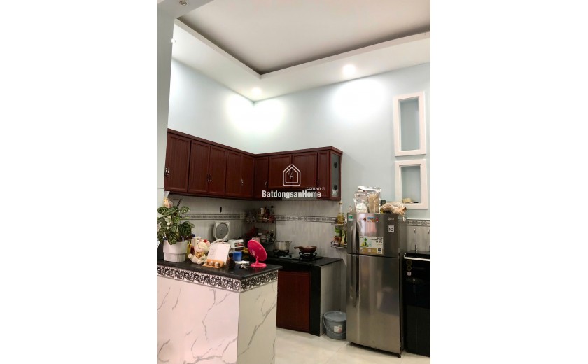 bán nhà 4x14 cấp 4 còn mới , gần huỳnh tấn phát nhà bè quận 7