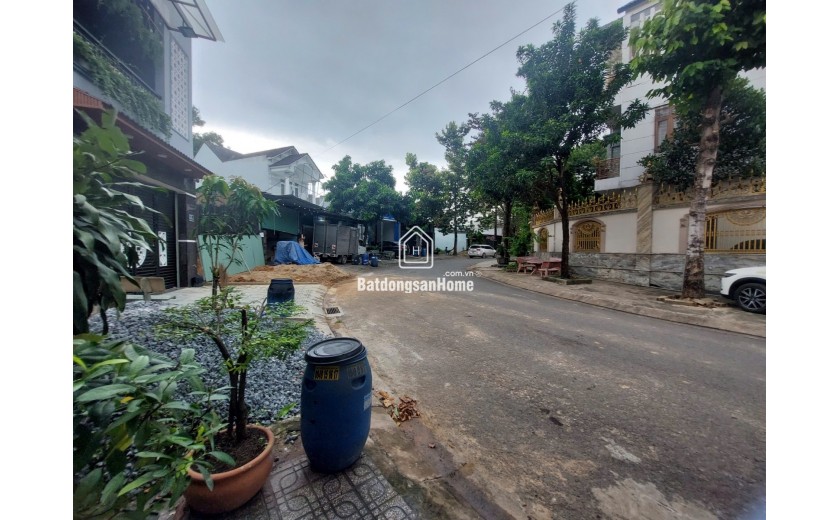 BÁN NHÀ + 3 PHÒNG TRỌ – HẺM Ô TÔ VÕ THỊ SÁU, NGAY BÊN HÔNG SIÊU THỊ GO! DĨ AN