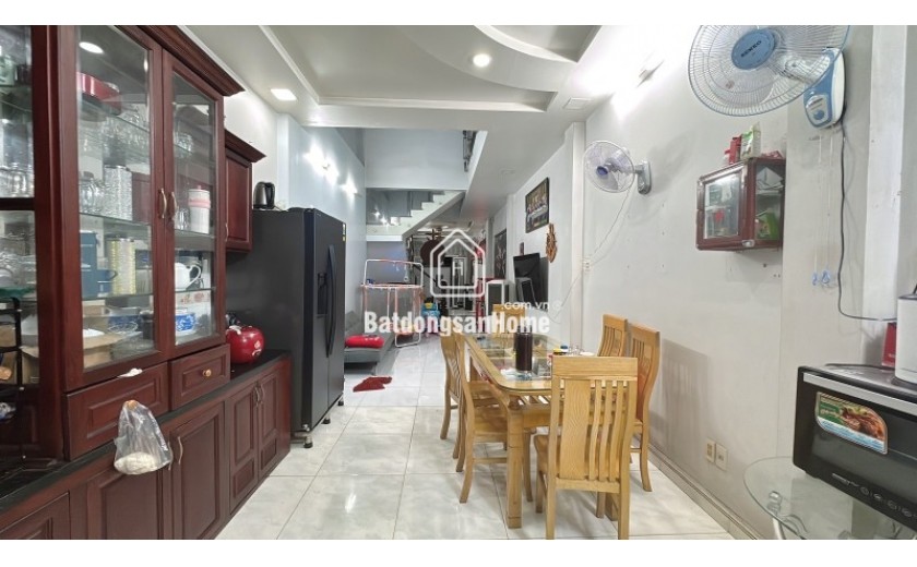 Bán nhà mặt phố Trường Thọ, Thủ Đức, DT 110 m2, 4 tầng, 4PN, SH, giá 10.8 tỷ. LH: 0933125879