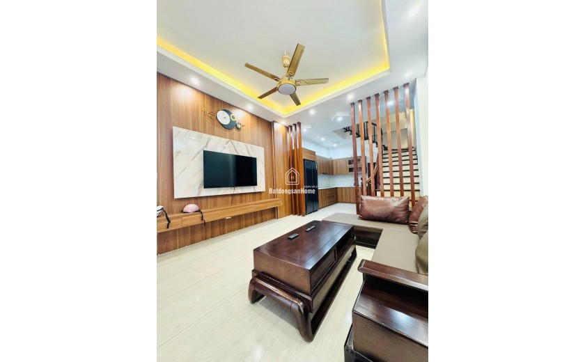 Bán nhà 35m², 5 tầng Ngọc Thụy Long Biên