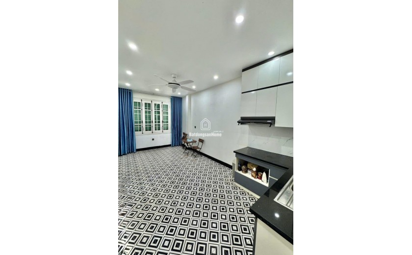 BÁN NHÀ 32M2,  6 TẦNG, THANG MÁY, Ô TÔ TRONG NHÀ, NGỌC THỤY, LONG BIÊN