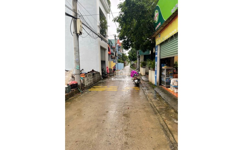 Bán lô đất trục chính kinh doanh xã Thư Phú - Thường Tín giá nhỉnh 3 tỷ
DT 55,6m2 - MT = MS: 3.69m