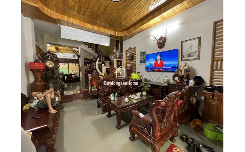 Nhà 3 tầng mặt tiền phố Tây An Thượng, cách biển Mỹ Khê 3 phút đi bộ
