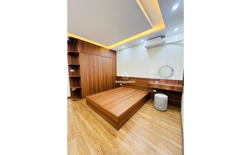 Bán nhà 35m², 5 tầng Ngọc Thụy Long Biên