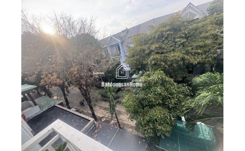 Bán Biệt Thự Liền Kề, Phường Phước Long TP HCM  DT  8 x14.5m, 115m2, 3 tầng, Sổ Hồng, Giá 14.3 Tỷ.
