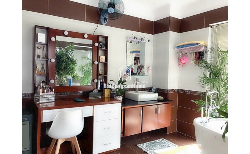 Bán nhà ngõ 35 Cát Lái, Q.2, 112m2, 3 tầng, 3PN, SH, 11,05  tỷ. LH: 0933125879