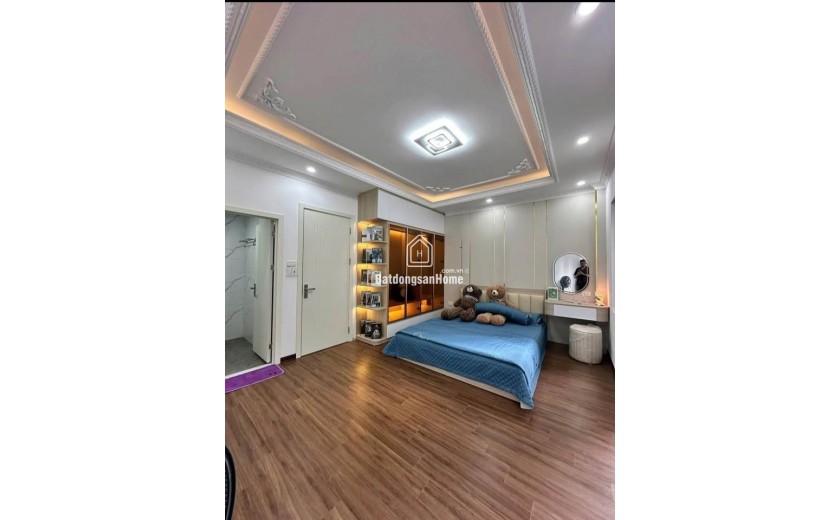 BÁN NHÀ NGỌC THỤY, LONG BIÊN, PHÂN LÔ QUÂN ĐỘI Chỉ Hơn 9 tỷ - 46m², 5 tầng, Gara, Ô tô tránh