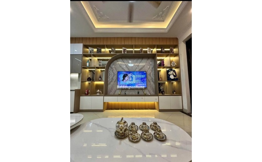 BÁN NHÀ NGỌC THỤY, LONG BIÊN, PHÂN LÔ QUÂN ĐỘI Chỉ Hơn 9 tỷ - 46m², 5 tầng, Gara, Ô tô tránh