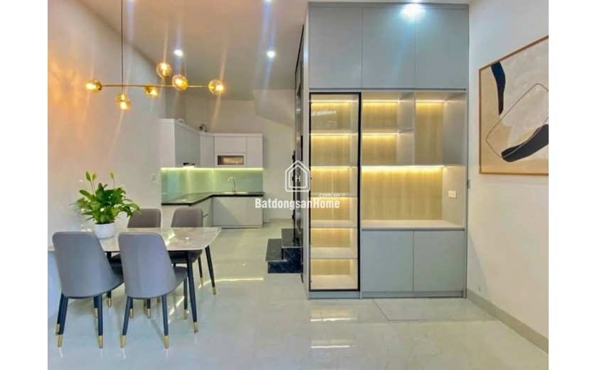 CHỈ 8.XX TỶ - 45M BÁN NHÀ NGỌC THUỴ- GẦN Ô TÔ- GẦN NHÀ VĂN HOÁ - THANG MÁY- FULL NỘI THẤT.