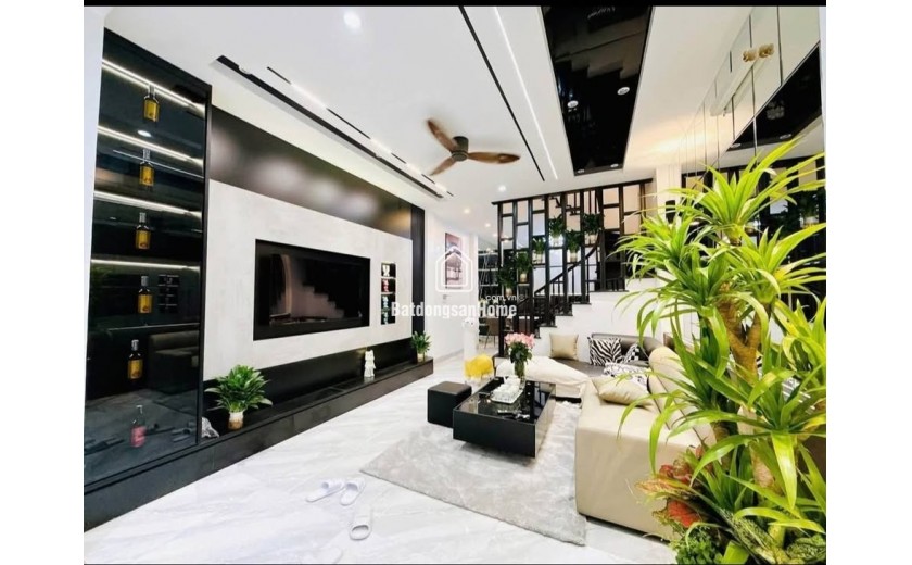 SIÊU HIẾM BÁN NHÀ NGỌC THỤY, LONG BIÊN, PHÂN LÔ QUÂN ĐỘI Chỉ Hơn 9 tỷ - 45m², 5 tầng, Gara, Ô tô tránh