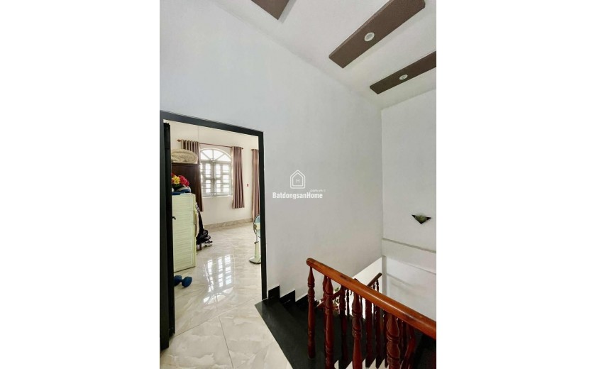 NHÀ 2 TẦNG BTCT MỚI TINH NGANG LỚN GẦN 5M. 54M2 GẦN SIÊU THỊ METRO. GIÁ RẺ CHỈ 3.X TỶ TL