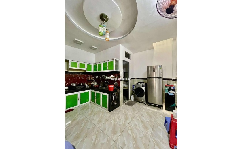 NHÀ 2 TẦNG BTCT MỚI TINH NGANG LỚN GẦN 5M. 54M2 GẦN SIÊU THỊ METRO. GIÁ RẺ CHỈ 3.X TỶ TL