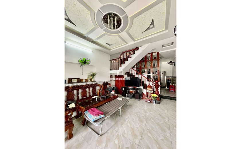 NHÀ 2 TẦNG BTCT MỚI TINH NGANG LỚN GẦN 5M. 54M2 GẦN SIÊU THỊ METRO. GIÁ RẺ CHỈ 3.X TỶ TL