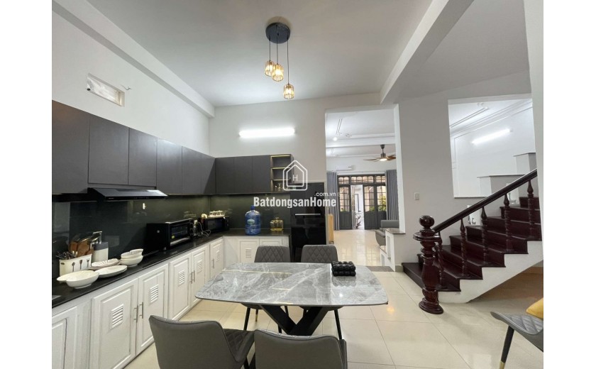 Bán nhà 2 tầng sát biển Mỹ Khê, 128m², ngang 6.8m, dòng tiền 40 triệu/tháng, giá 17.9 tỷ