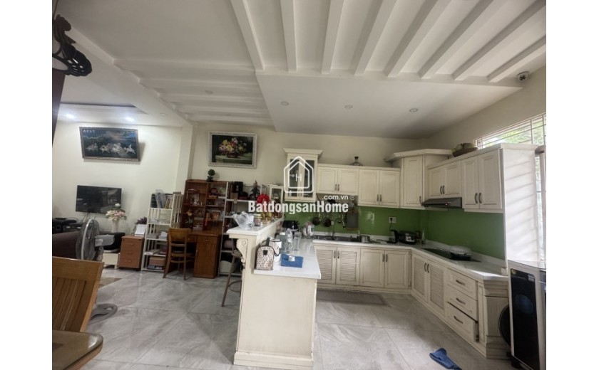 Bán Biệt Thự Liền Kề, Phường Phước Long TP HCM  DT  8 x14.5m, 115m2, 3 tầng, Sổ Hồng, Giá 14.3 Tỷ.