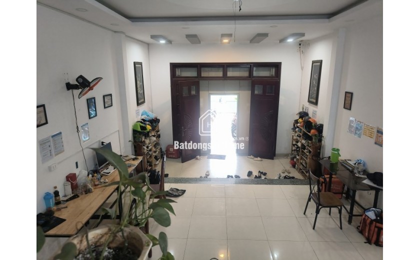 Bán nhà mặt tiền  đường Số 8, Tăng Nhơn Phú, TP HCM,  DT 130m2, 3 tầng, 5PN, sổ hồng. Giá 11.6 tỷ.