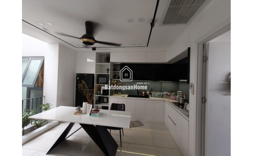 Bán nhà Thủ Đức, đường Số 3, 97m2, 4 tầng, 4PN, SH, giá 12.8 tỷ. LH: 0933125879