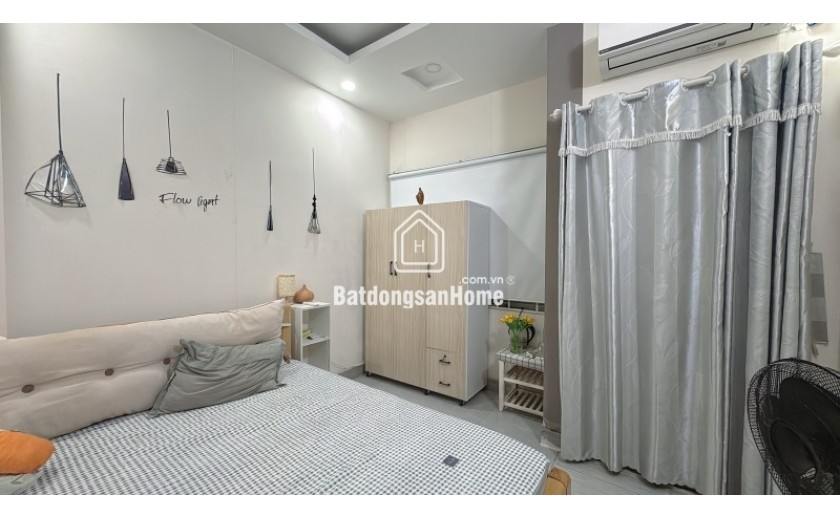 Bán nhà mặt phố Trường Thọ, Thủ Đức, DT 110 m2, 4 tầng, 4PN, SH, giá 10.8 tỷ. LH: 0933125879