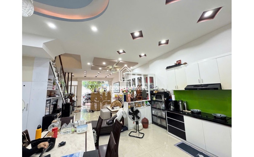 cần bán nhà mặt tiền đương B5 Khu Đô Thị Vĩnh Điềm Trung , diện tich 102 m2 Ngang 6m giá 8,9 tỷ .