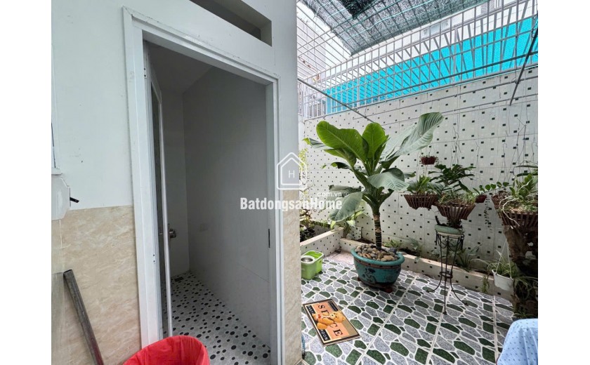 cần bán nhà mặt tiền đương B5 Khu Đô Thị Vĩnh Điềm Trung , diện tich 102 m2 Ngang 6m giá 8,9 tỷ .