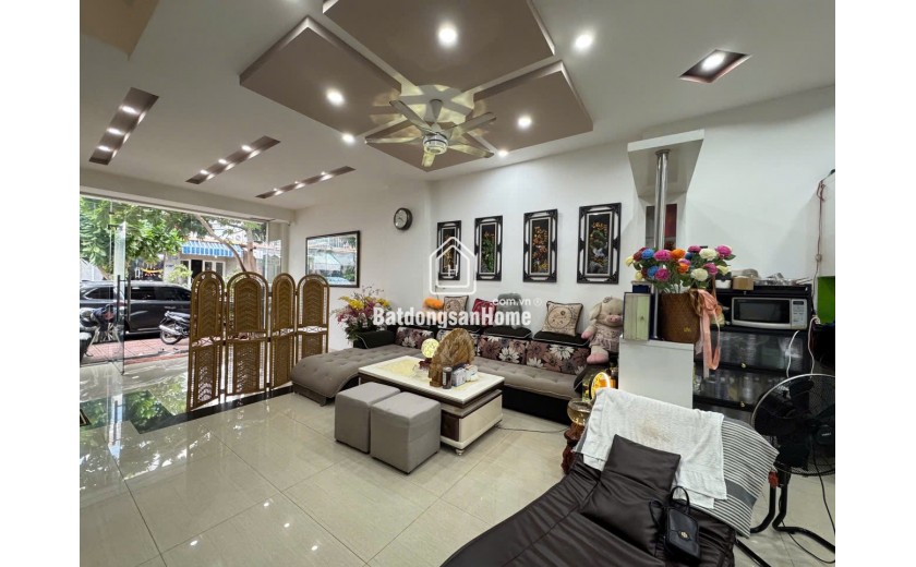 cần bán nhà mặt tiền đương B5 Khu Đô Thị Vĩnh Điềm Trung , diện tich 102 m2 Ngang 6m giá 8,9 tỷ .
